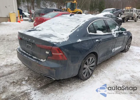 2021 Volvo S60 Recharge Plug-In Hybrid T8 Inscription z USA, uszkodzony, nr VIN 7JRBR0FL8MG126735